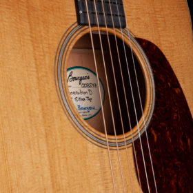 Ukulele - Acoustic Guitar